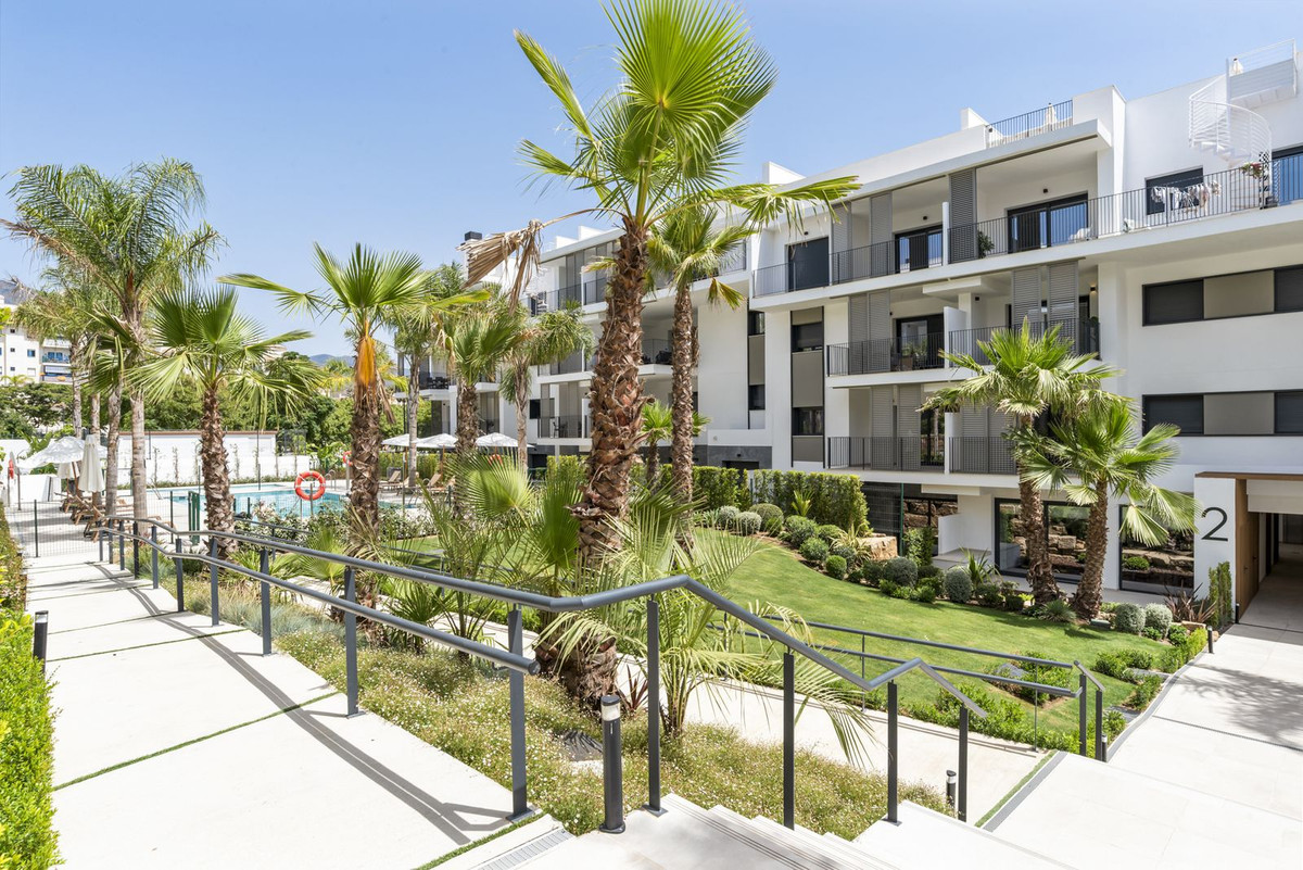 2 Bed Apartment for sale in Estepona Costa Del Sol, Málaga, Spain