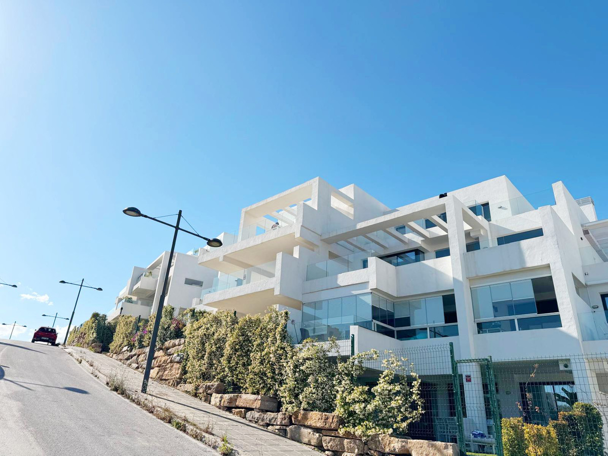 3 Bed Apartment for sale in Estepona Costa Del Sol, Málaga, Spain