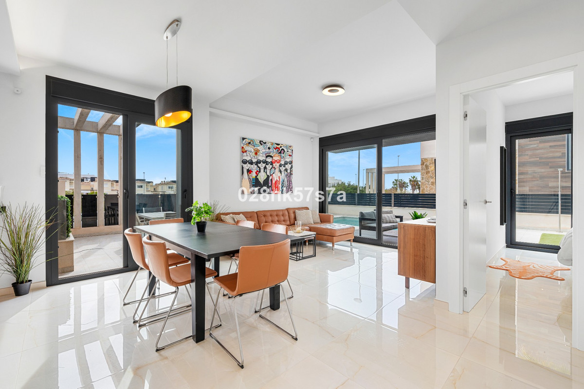 Se vende Villa - Chalet de 4 dormitorios en Costa Blanca, Alicante, España