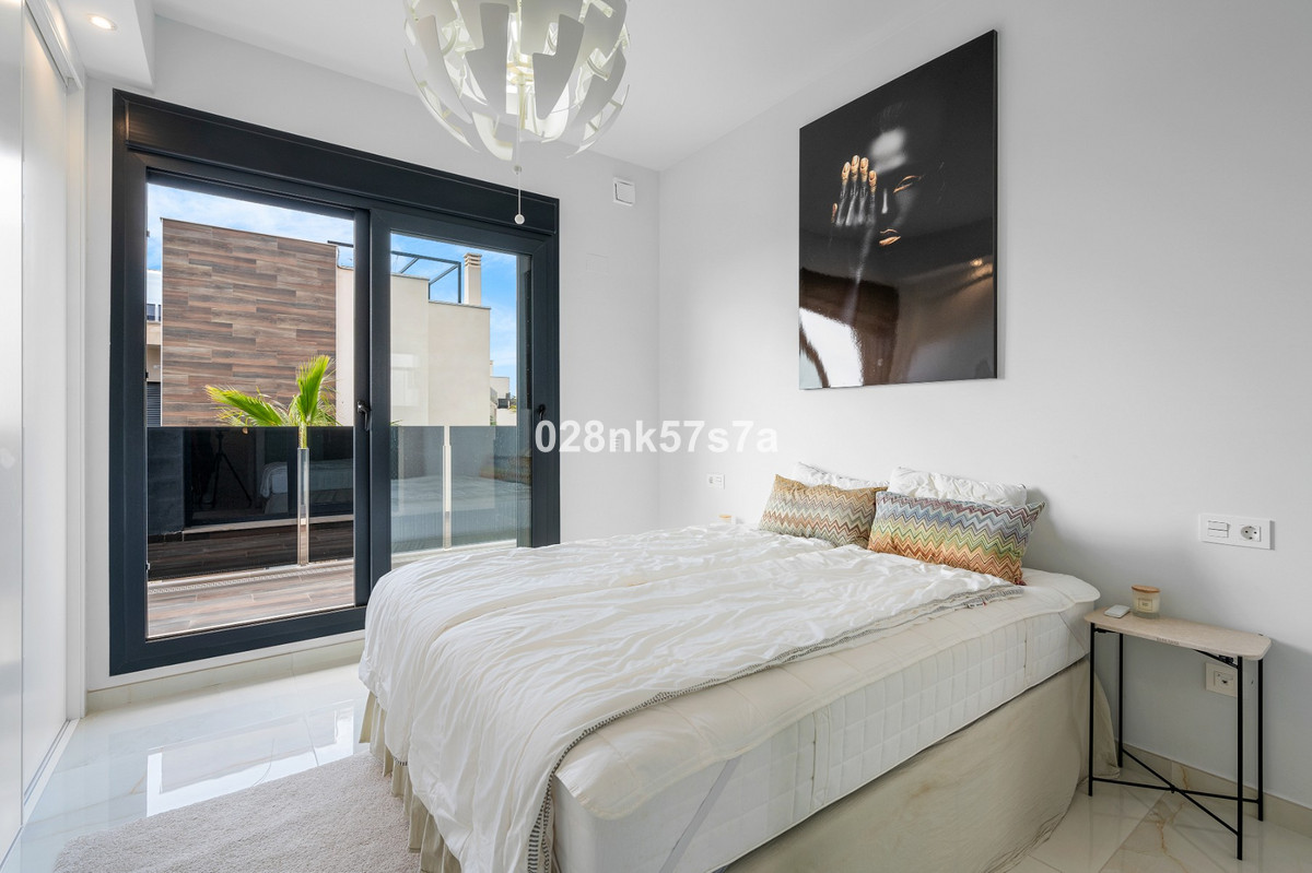 Se vende Villa - Chalet de 4 dormitorios en Costa Blanca, Alicante, España