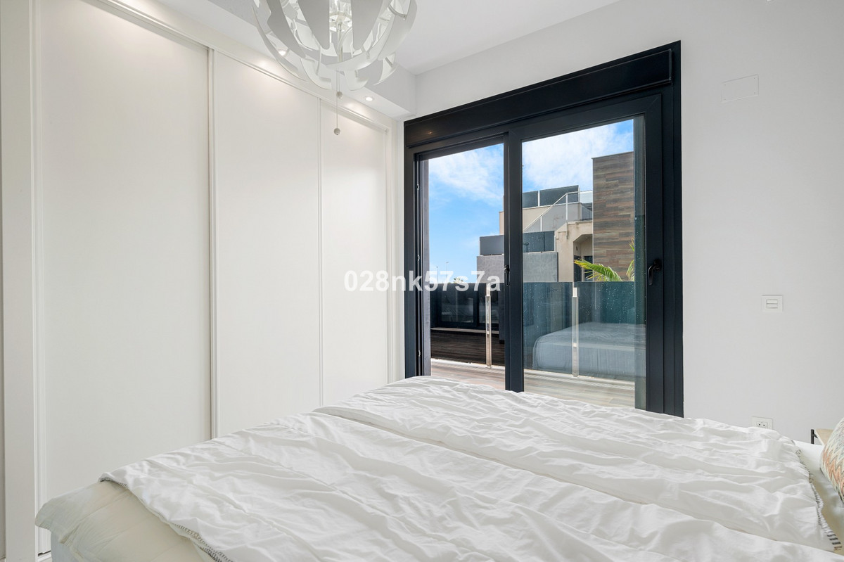 Se vende Villa - Chalet de 4 dormitorios en Costa Blanca, Alicante, España