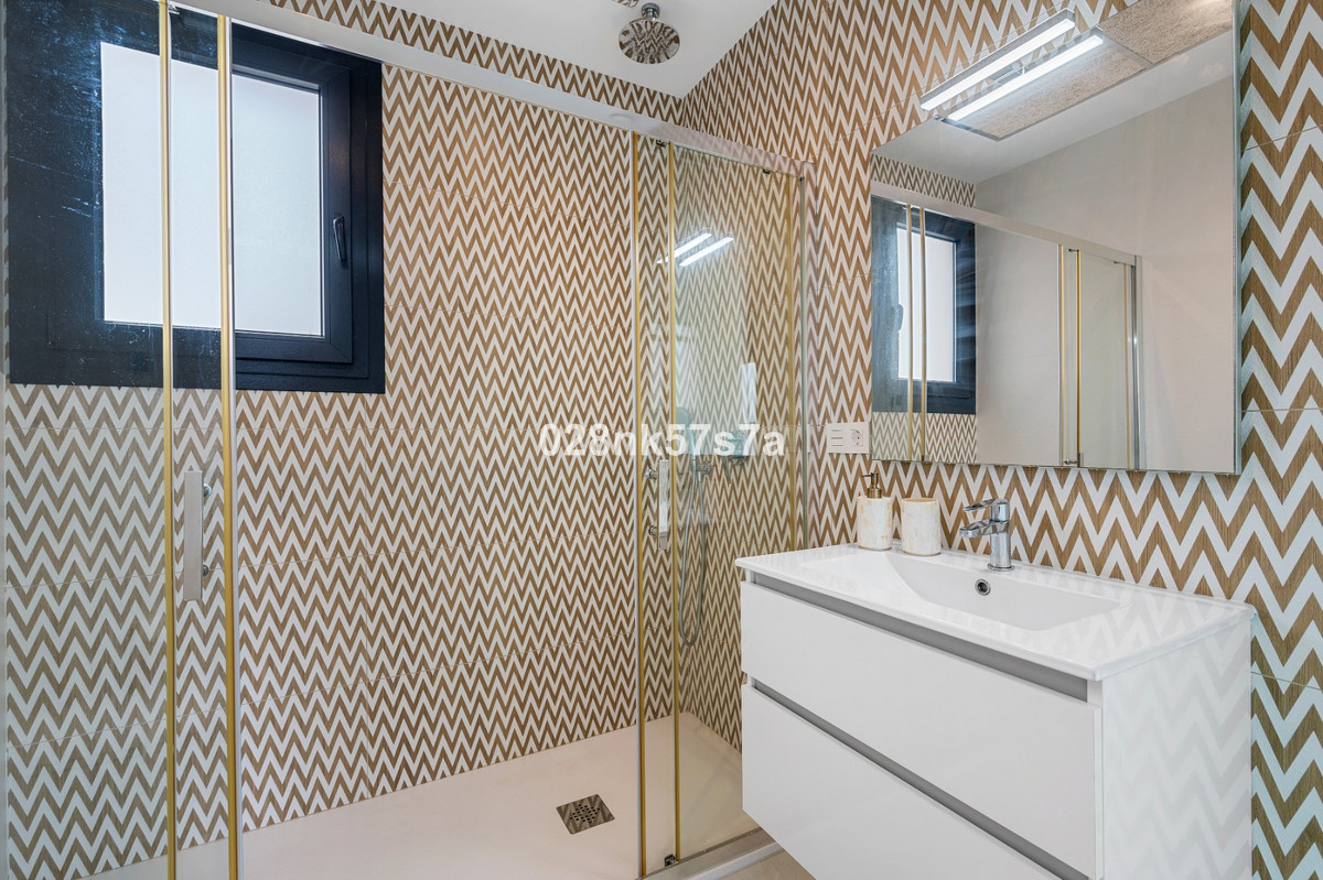 Se vende Villa - Chalet de 4 dormitorios en Costa Blanca, Alicante, España
