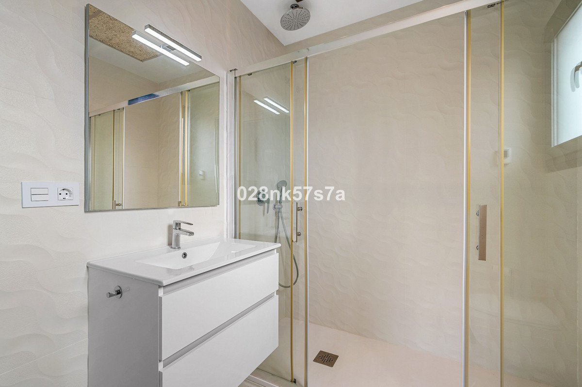 Se vende Villa - Chalet de 4 dormitorios en Costa Blanca, Alicante, España