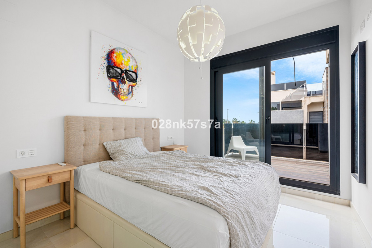 Se vende Villa - Chalet de 4 dormitorios en Costa Blanca, Alicante, España