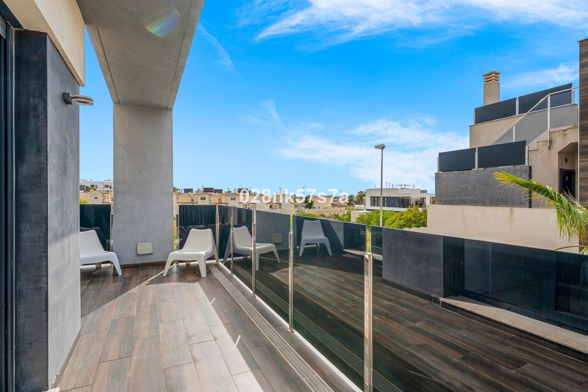 Se vende Villa - Chalet de 4 dormitorios en Costa Blanca, Alicante, España