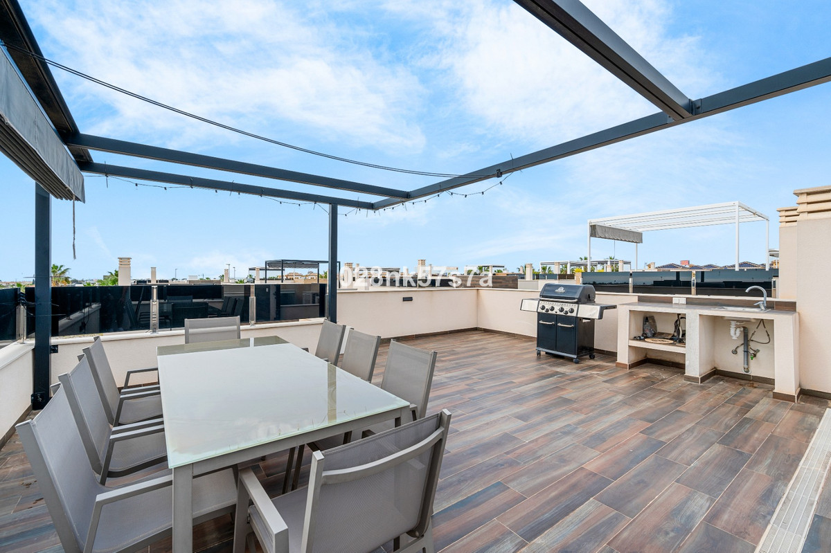 Se vende Villa - Chalet de 4 dormitorios en Costa Blanca, Alicante, España