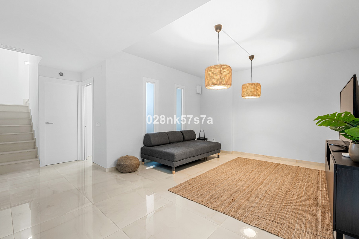 Se vende Villa - Chalet de 4 dormitorios en Costa Blanca, Alicante, España