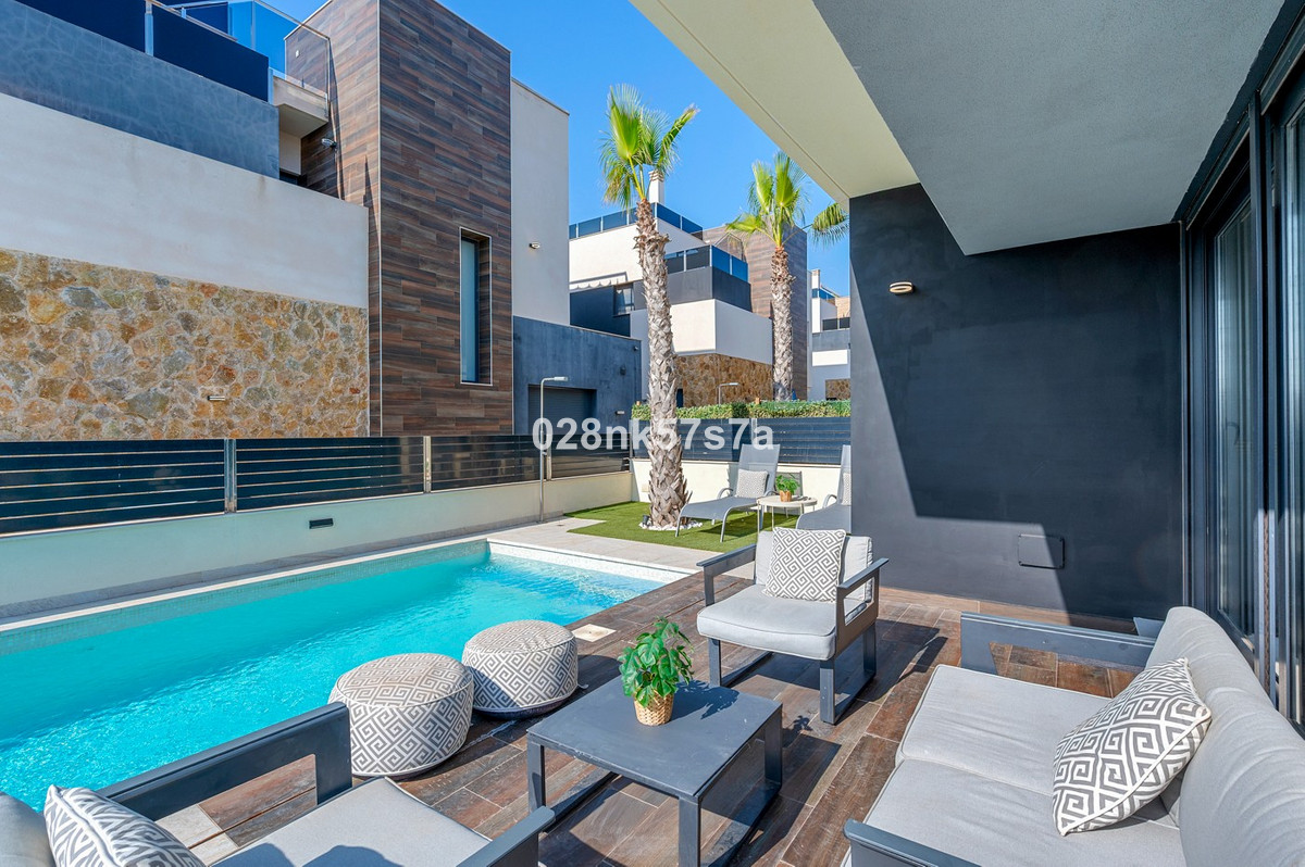 Se vende Villa - Chalet de 4 dormitorios en Costa Blanca, Alicante, España