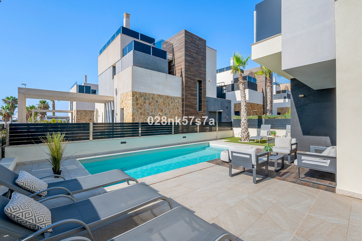 Se vende Villa - Chalet de 4 dormitorios en Costa Blanca, Alicante, España