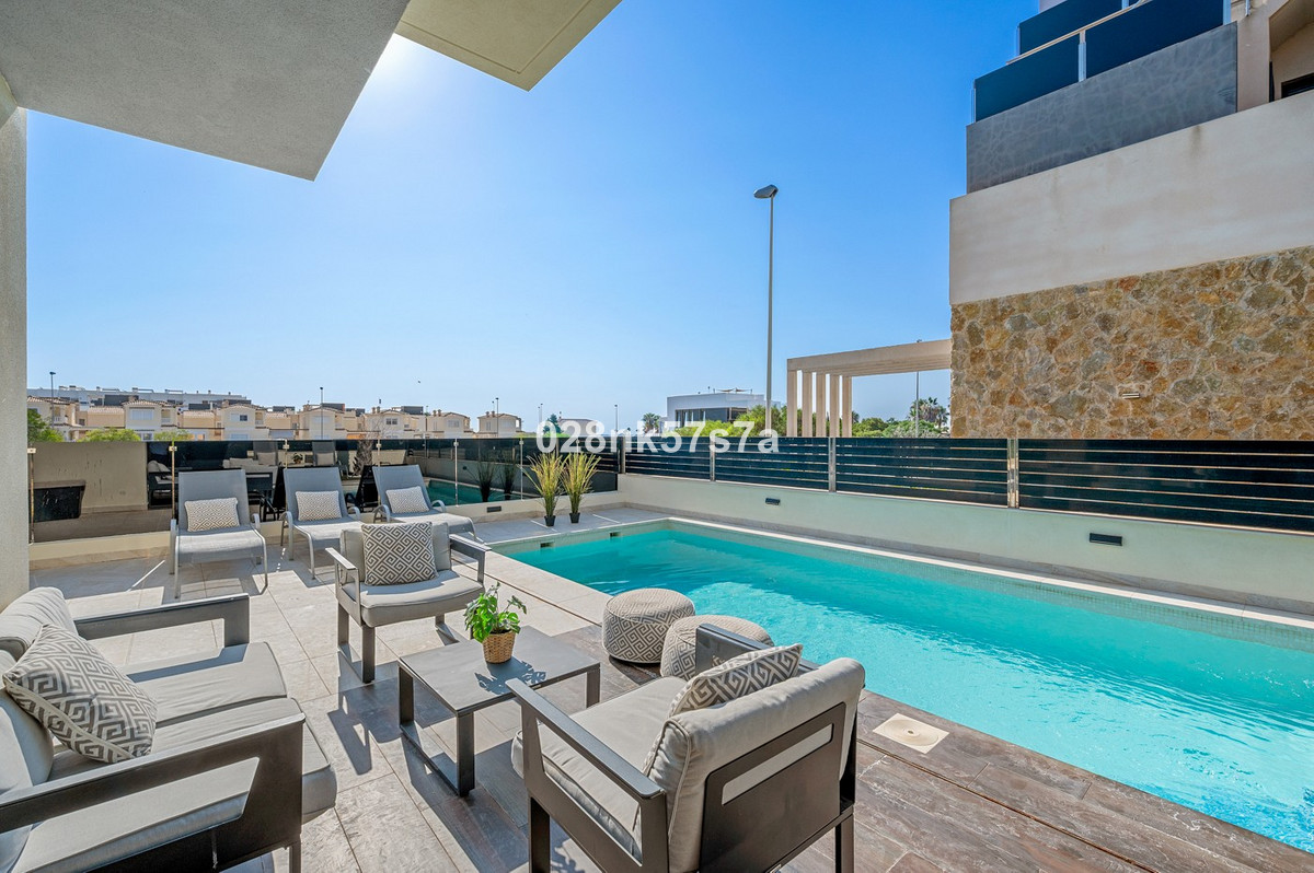 Se vende Villa - Chalet de 4 dormitorios en Costa Blanca, Alicante, España