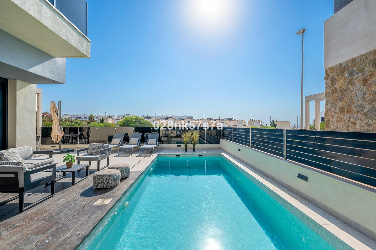 Se vende Villa - Chalet de 4 dormitorios en Costa Blanca, Alicante, España