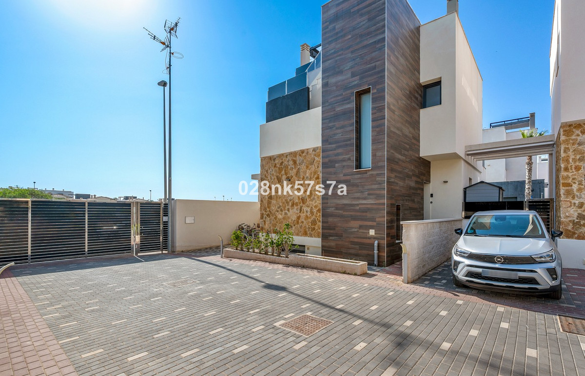 Se vende Villa - Chalet de 4 dormitorios en Costa Blanca, Alicante, España