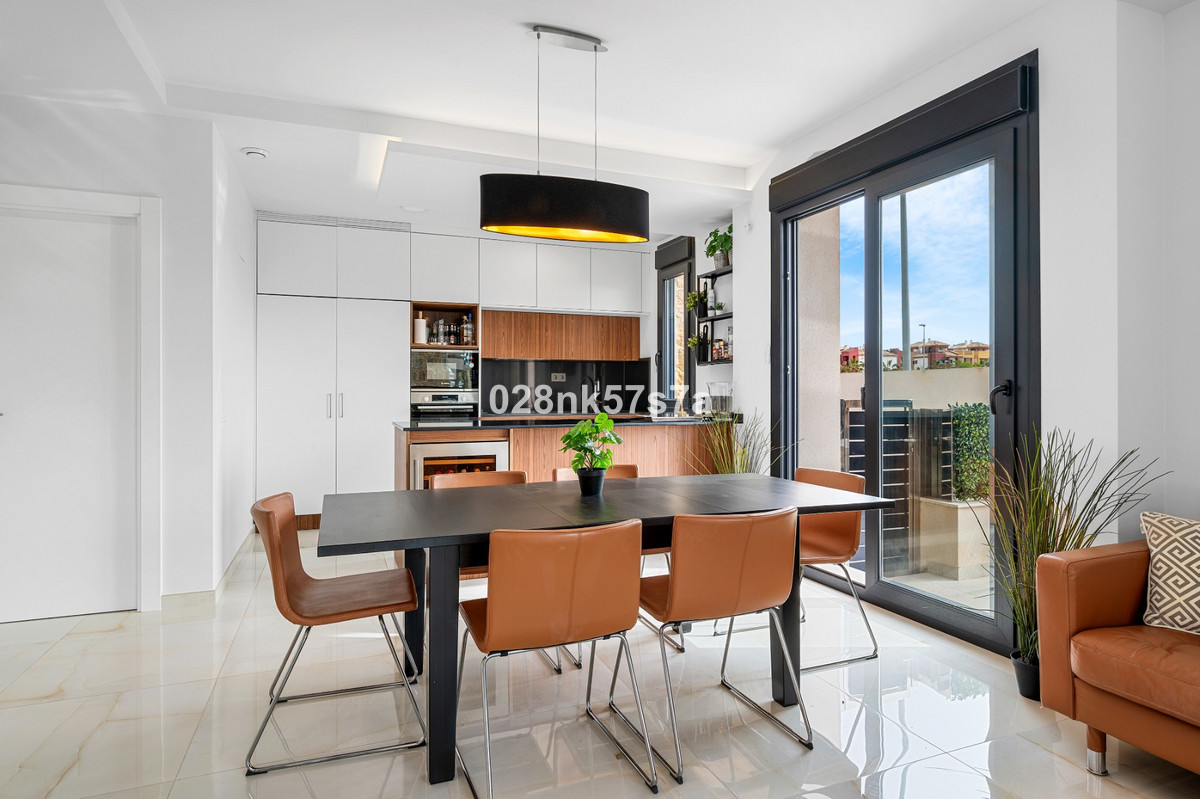 Se vende Villa - Chalet de 4 dormitorios en Costa Blanca, Alicante, España