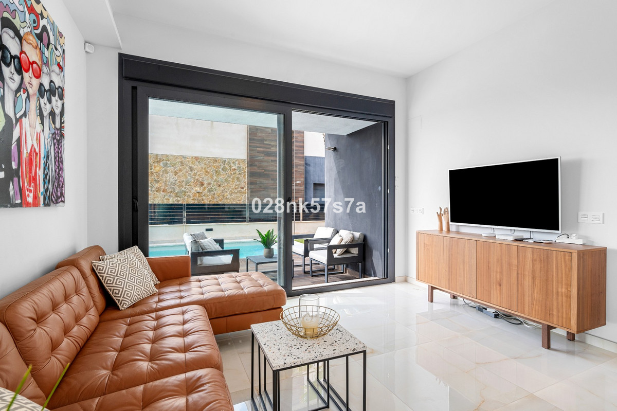 Se vende Villa - Chalet de 4 dormitorios en Costa Blanca, Alicante, España