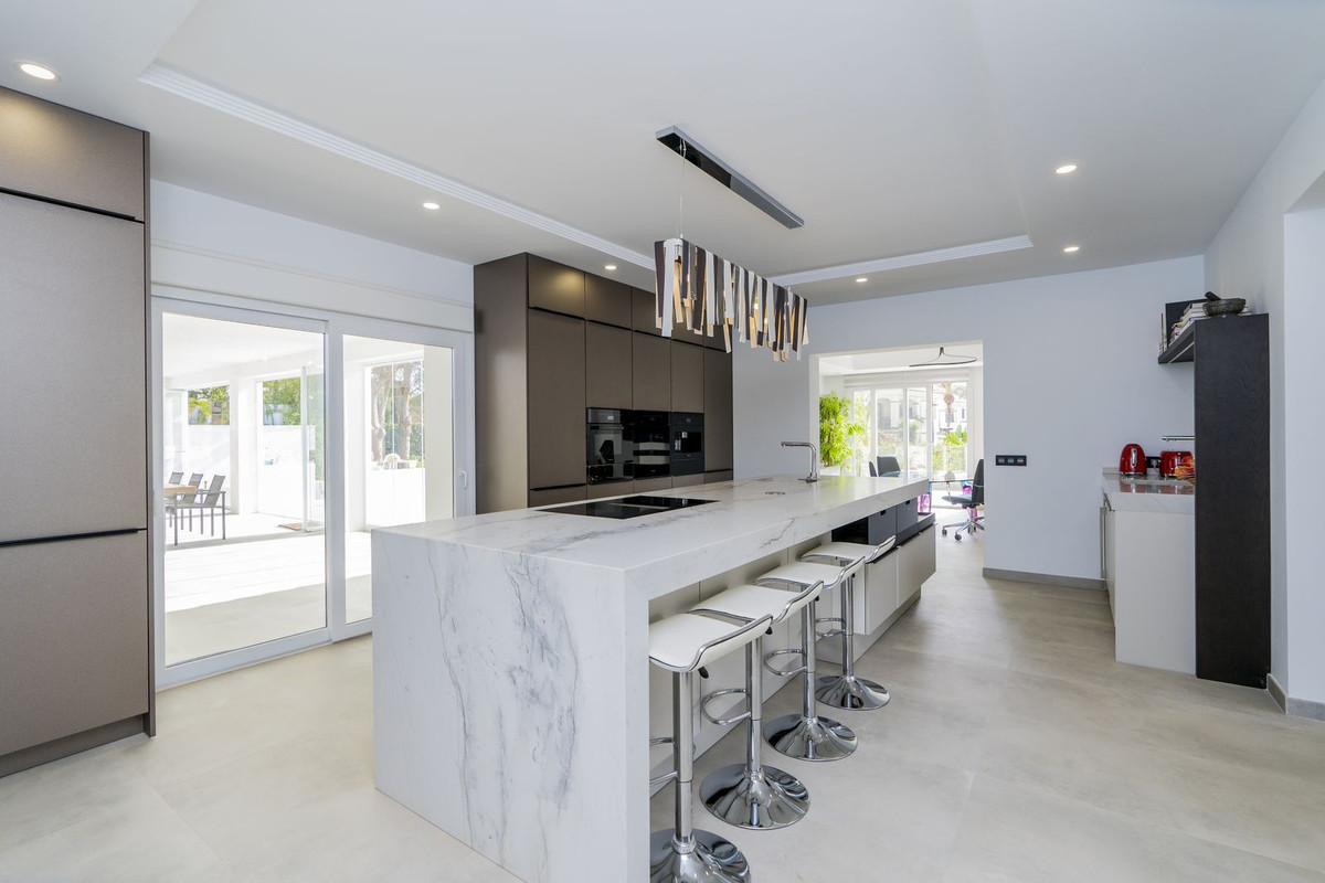 Se vende Villa - Chalet de 10 dormitorios en Costa Del Sol, Málaga, España