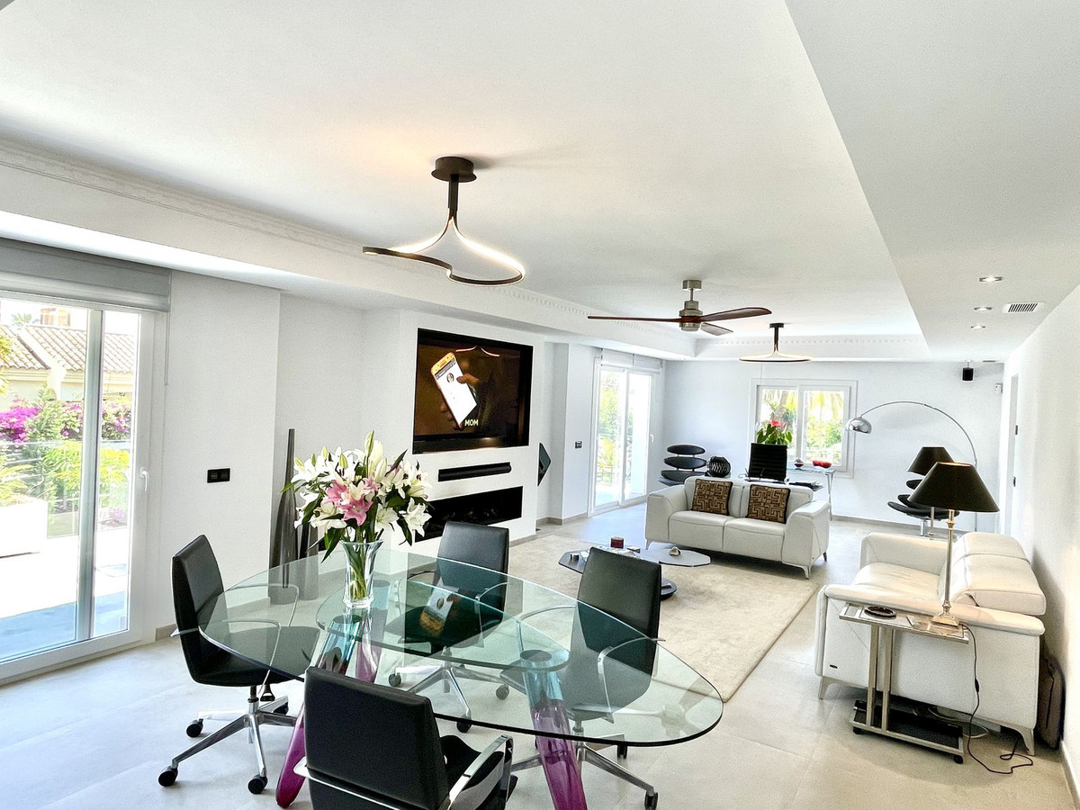 Se vende Villa - Chalet de 10 dormitorios en Costa Del Sol, Málaga, España
