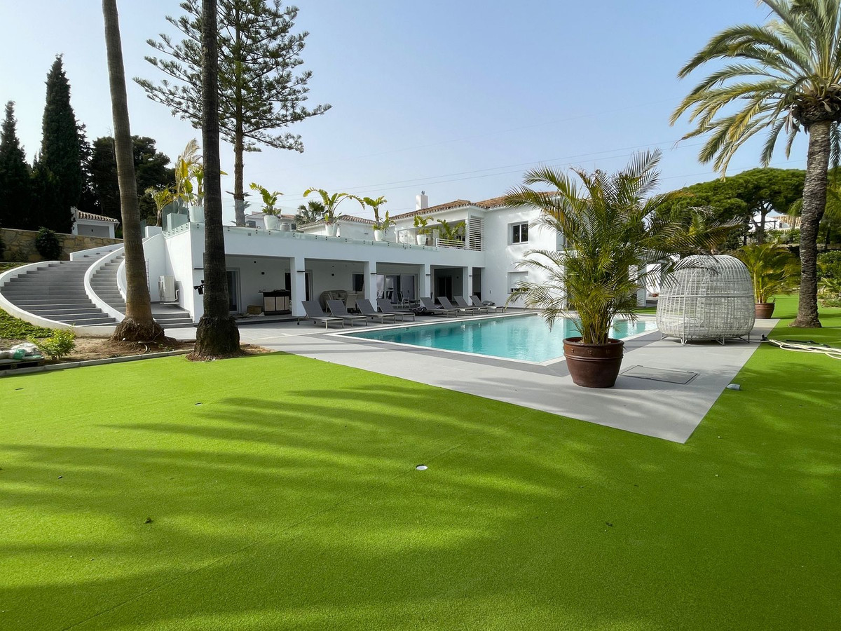 Se vende Villa - Chalet de 10 dormitorios en Costa Del Sol, Málaga, España