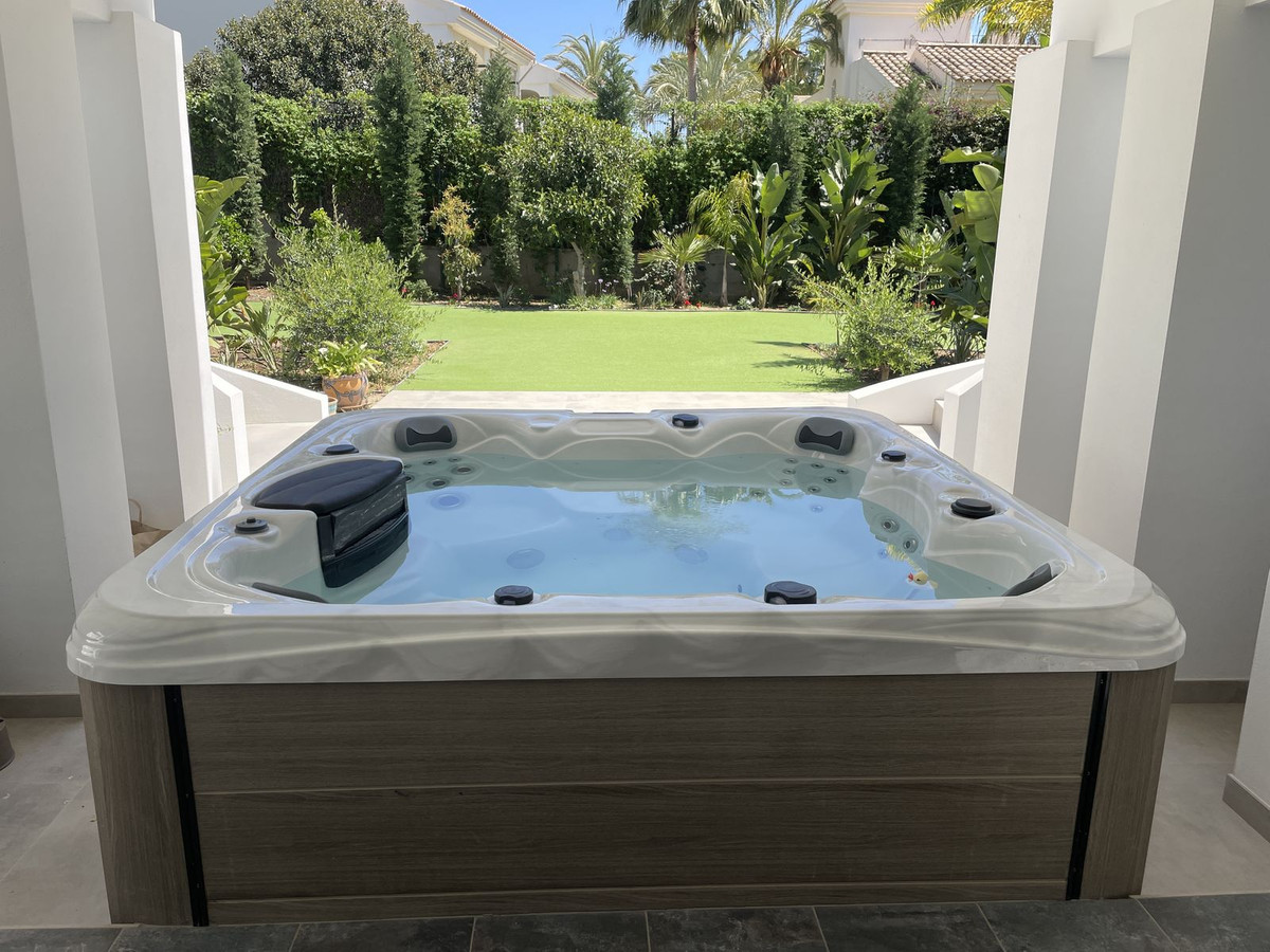Se vende Villa - Chalet de 10 dormitorios en Costa Del Sol, Málaga, España