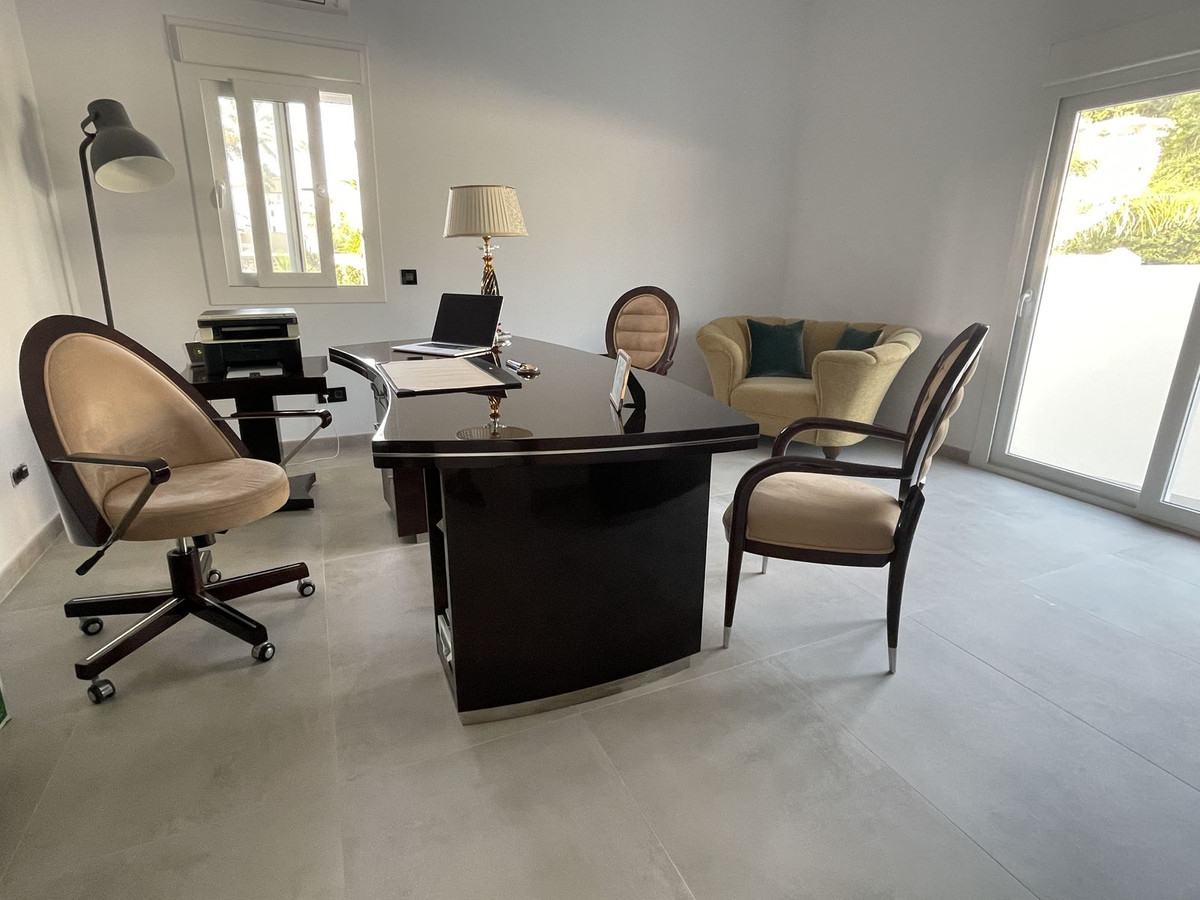 Se vende Villa - Chalet de 10 dormitorios en Costa Del Sol, Málaga, España