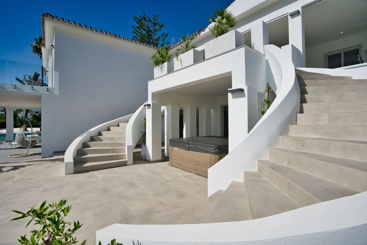 Se vende Villa - Chalet de 10 dormitorios en Costa Del Sol, Málaga, España