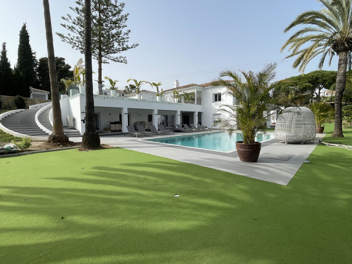 Se vende Villa - Chalet de 10 dormitorios en Costa Del Sol, Málaga, España