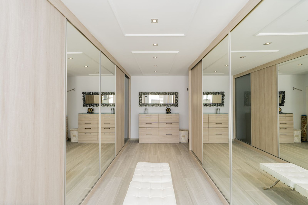 Se vende Villa - Chalet de 10 dormitorios en Costa Del Sol, Málaga, España