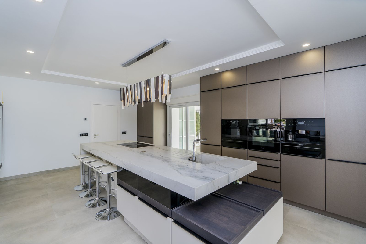 Se vende Villa - Chalet de 10 dormitorios en Costa Del Sol, Málaga, España