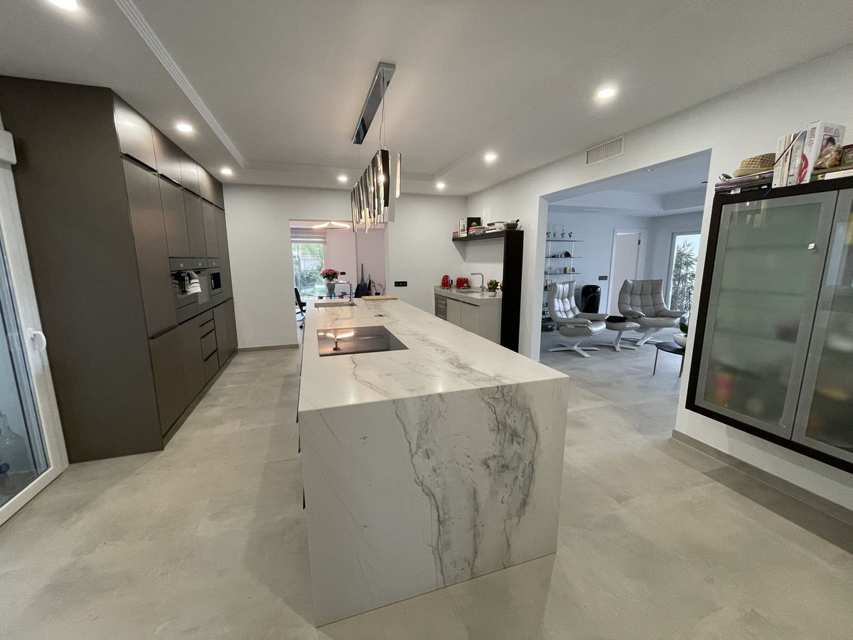 Se vende Villa - Chalet de 10 dormitorios en Costa Del Sol, Málaga, España