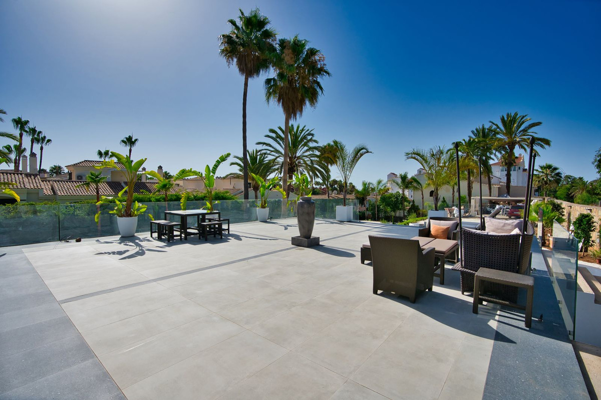Se vende Villa - Chalet de 10 dormitorios en Costa Del Sol, Málaga, España