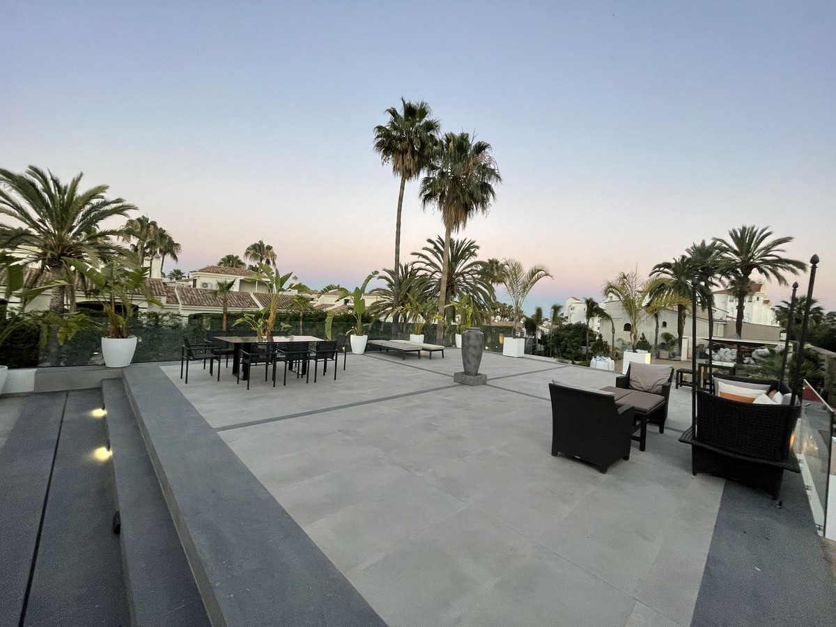 Se vende Villa - Chalet de 10 dormitorios en Costa Del Sol, Málaga, España