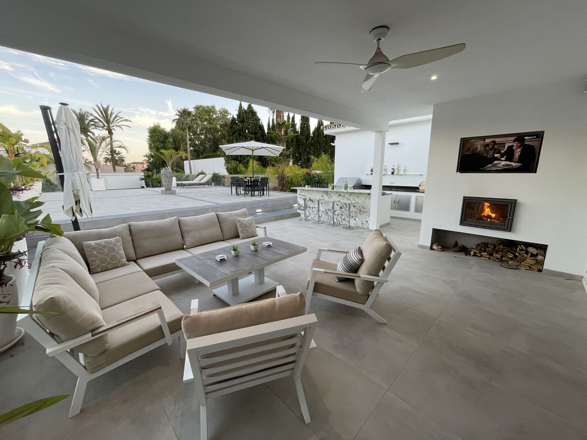 Se vende Villa - Chalet de 10 dormitorios en Costa Del Sol, Málaga, España
