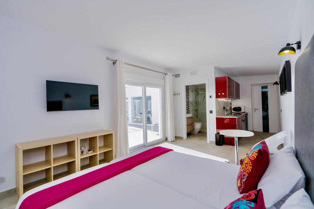 Se vende Villa - Chalet de 10 dormitorios en Costa Del Sol, Málaga, España