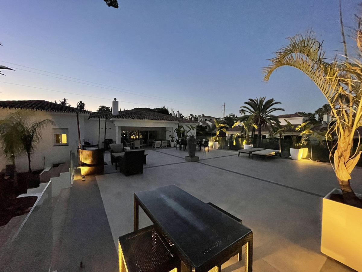 Se vende Villa - Chalet de 10 dormitorios en Costa Del Sol, Málaga, España