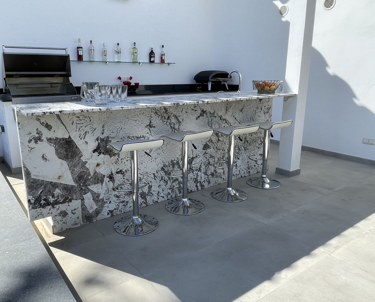 Se vende Villa - Chalet de 10 dormitorios en Costa Del Sol, Málaga, España