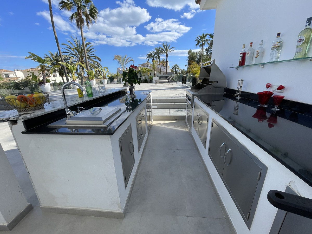 Se vende Villa - Chalet de 10 dormitorios en Costa Del Sol, Málaga, España