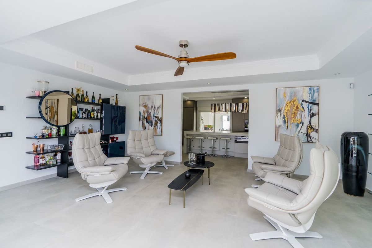 Se vende Villa - Chalet de 10 dormitorios en Costa Del Sol, Málaga, España