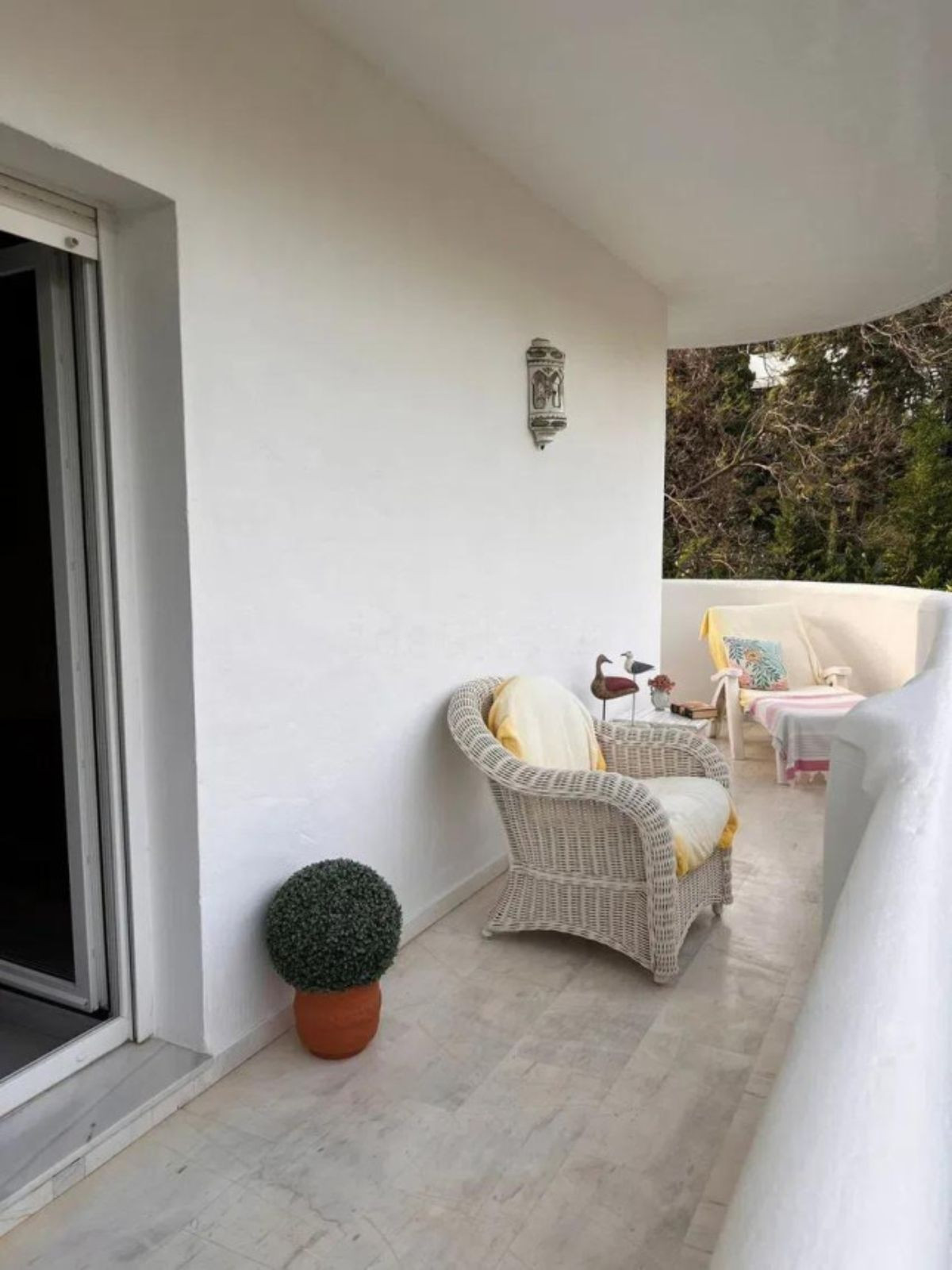 4 Bed Apartment for sale in The Golden Mile Costa Del Sol, Málaga, Spain
