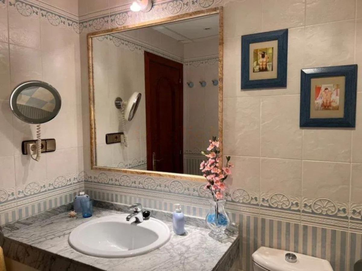 4 Bed Apartment for sale in The Golden Mile Costa Del Sol, Málaga, Spain