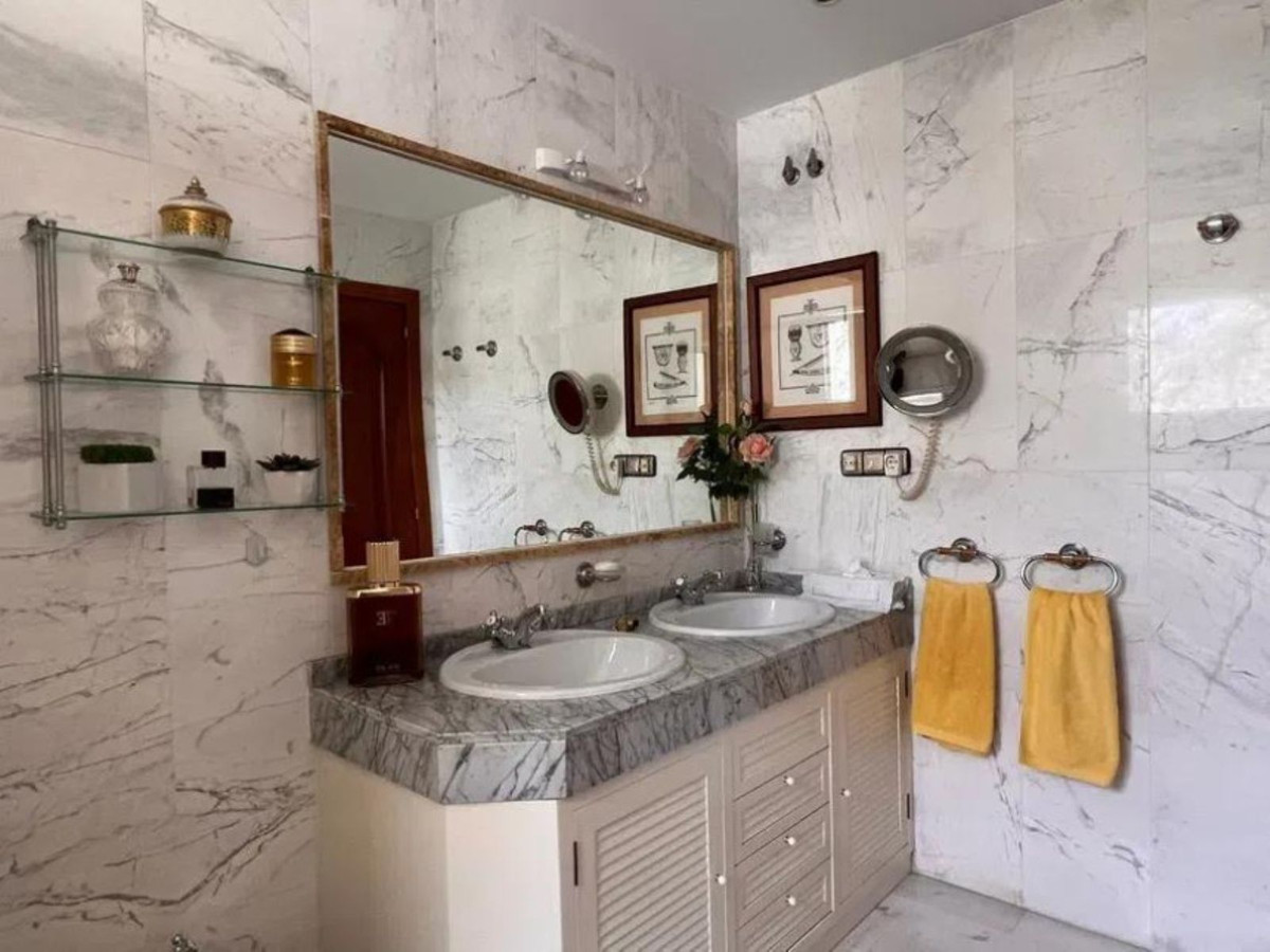 4 Bed Apartment for sale in The Golden Mile Costa Del Sol, Málaga, Spain