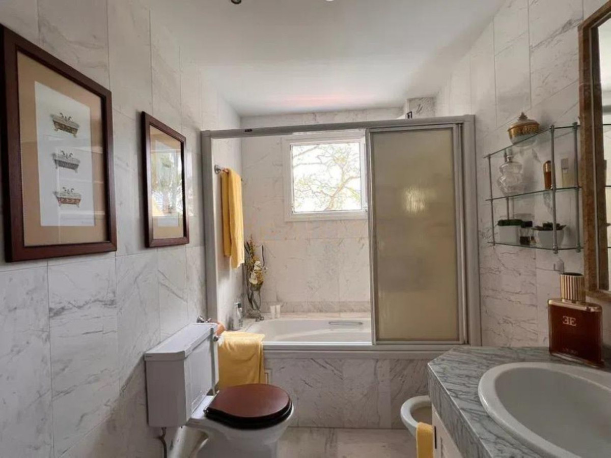4 Bed Apartment for sale in The Golden Mile Costa Del Sol, Málaga, Spain