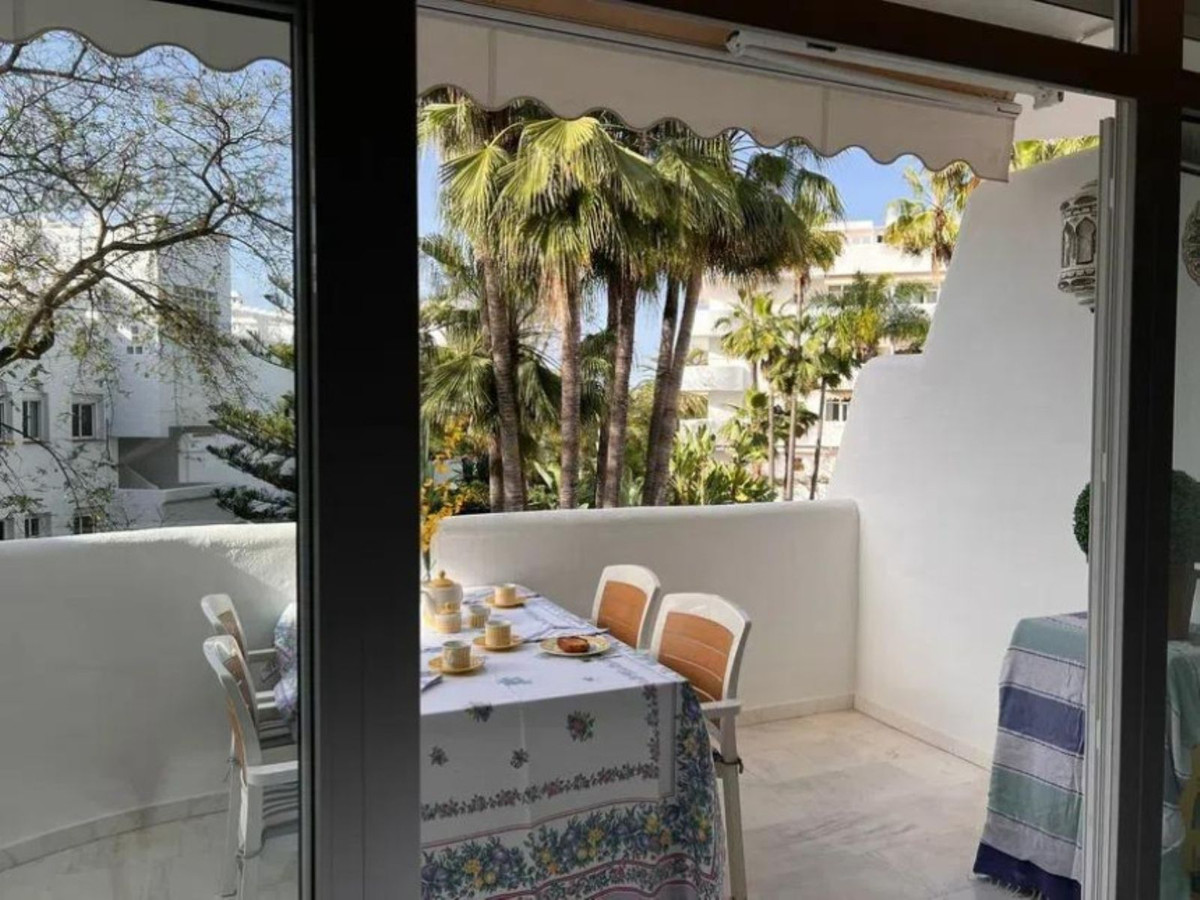 4 Bed Apartment for sale in The Golden Mile Costa Del Sol, Málaga, Spain