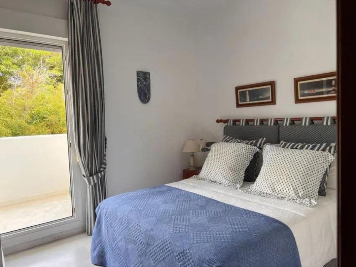 4 Bed Apartment for sale in The Golden Mile Costa Del Sol, Málaga, Spain