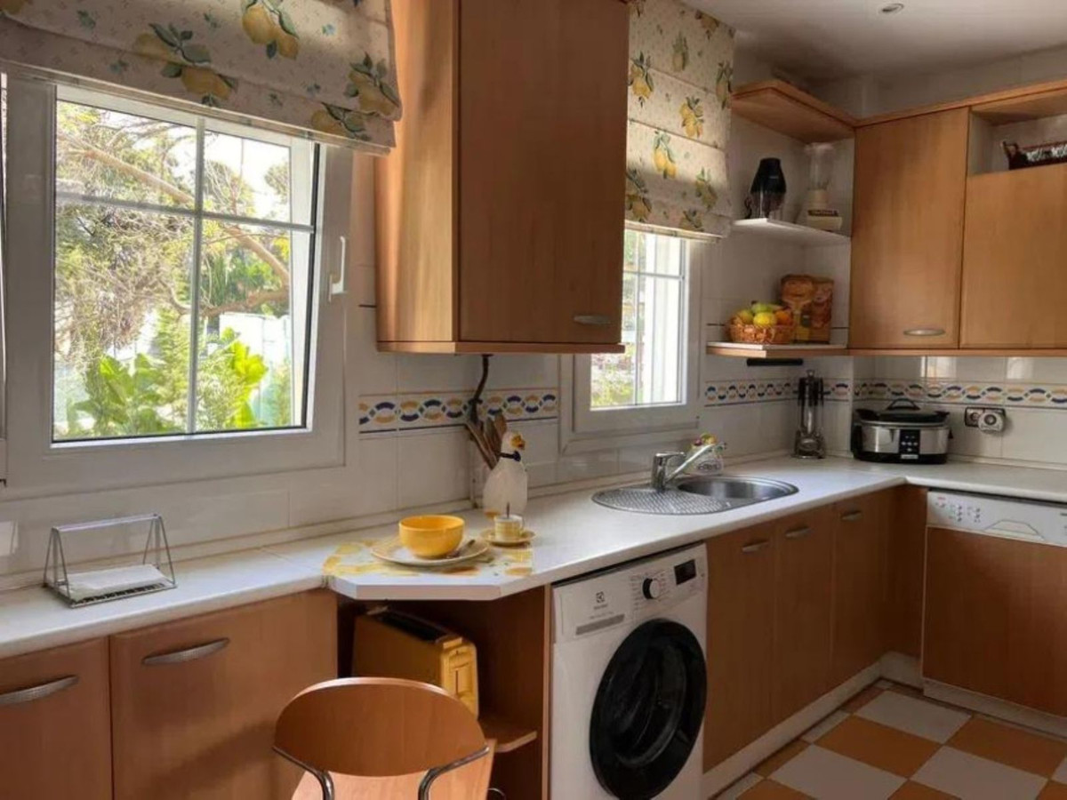 4 Bed Apartment for sale in The Golden Mile Costa Del Sol, Málaga, Spain