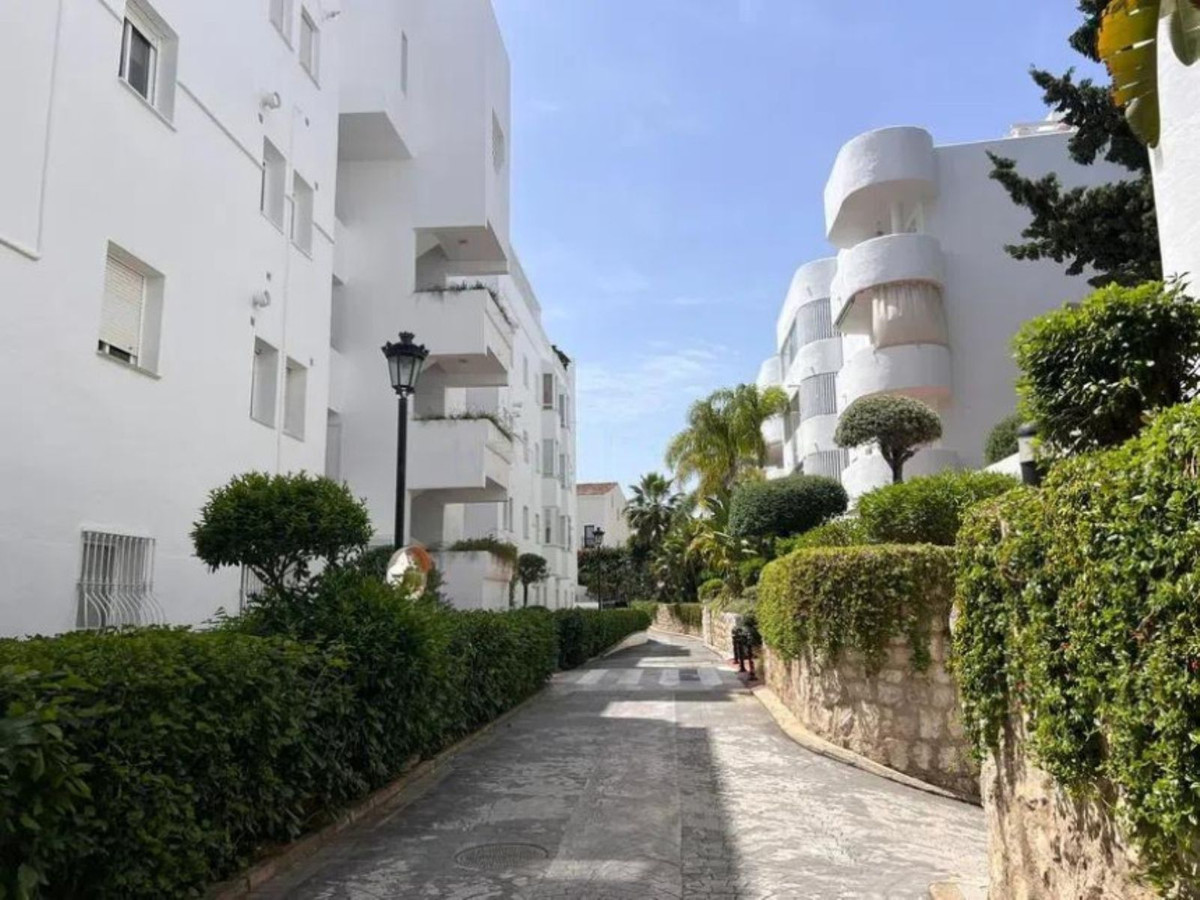 4 Bed Apartment for sale in The Golden Mile Costa Del Sol, Málaga, Spain