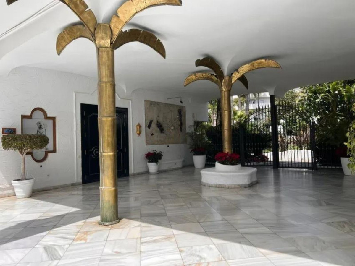 4 Bed Apartment for sale in The Golden Mile Costa Del Sol, Málaga, Spain