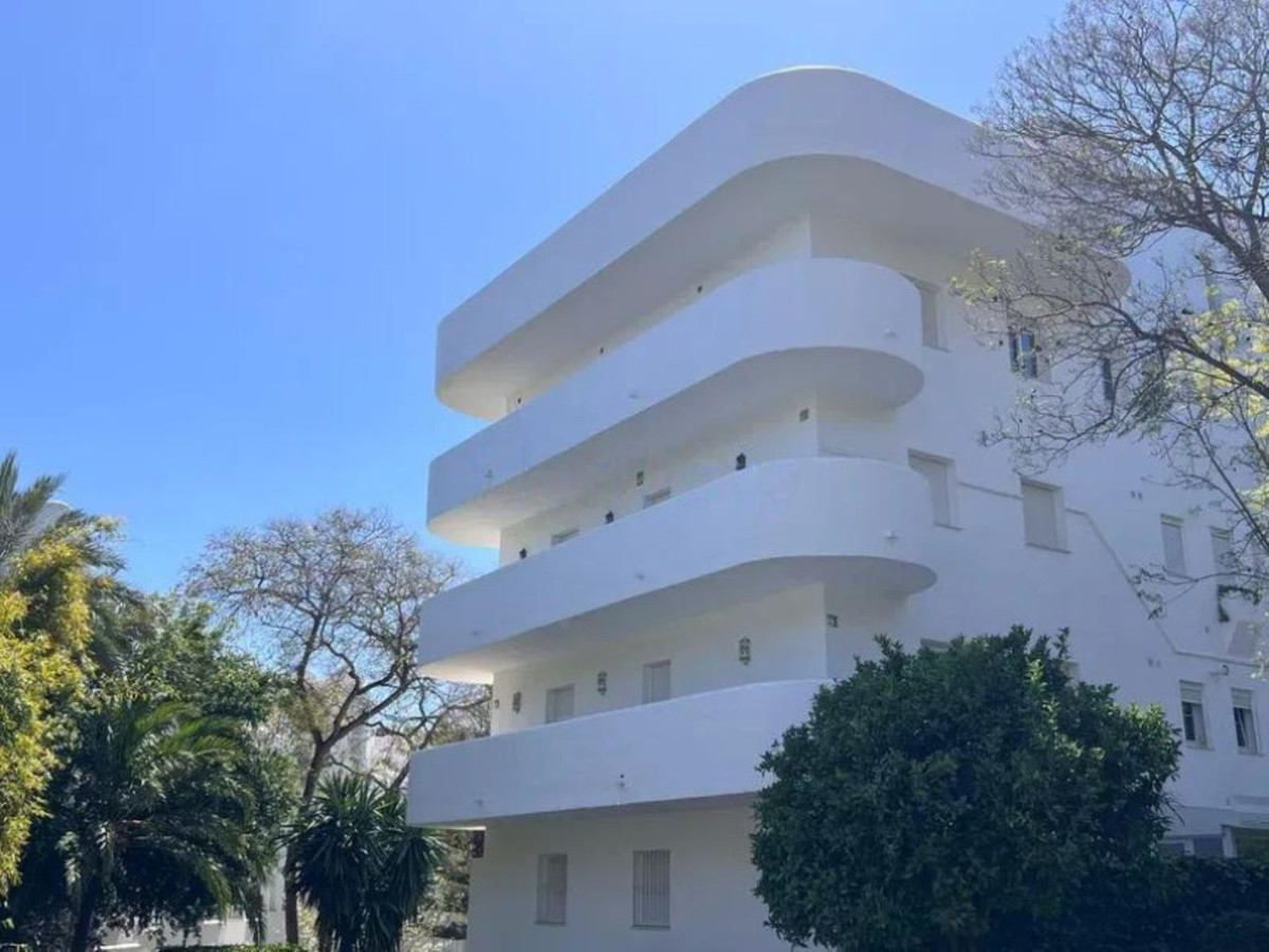 4 Bed Apartment for sale in The Golden Mile Costa Del Sol, Málaga, Spain