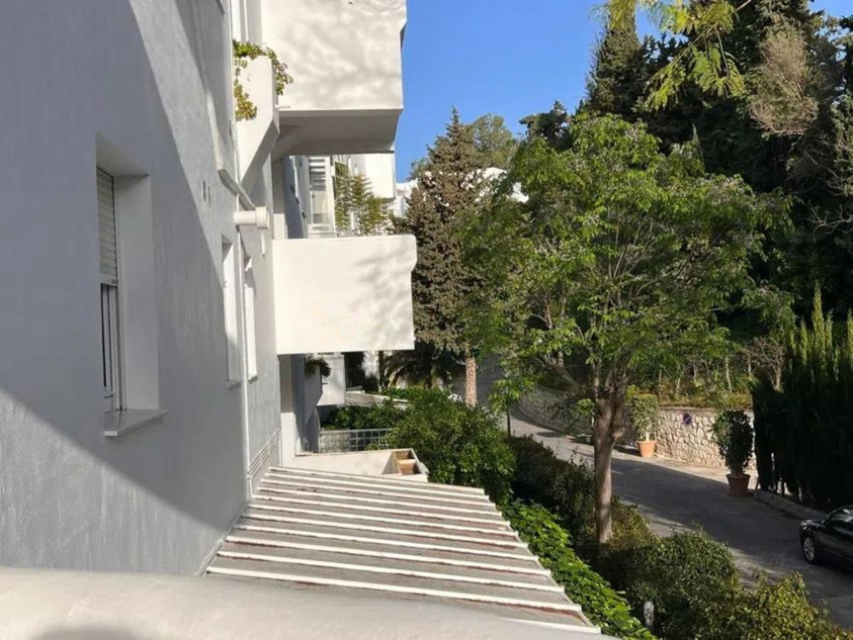 4 Bed Apartment for sale in The Golden Mile Costa Del Sol, Málaga, Spain