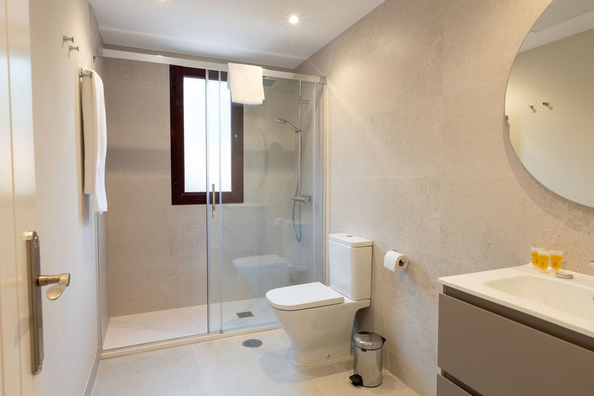 2 Bed Apartment for sale in Benahavís Costa Del Sol, Málaga, Spain