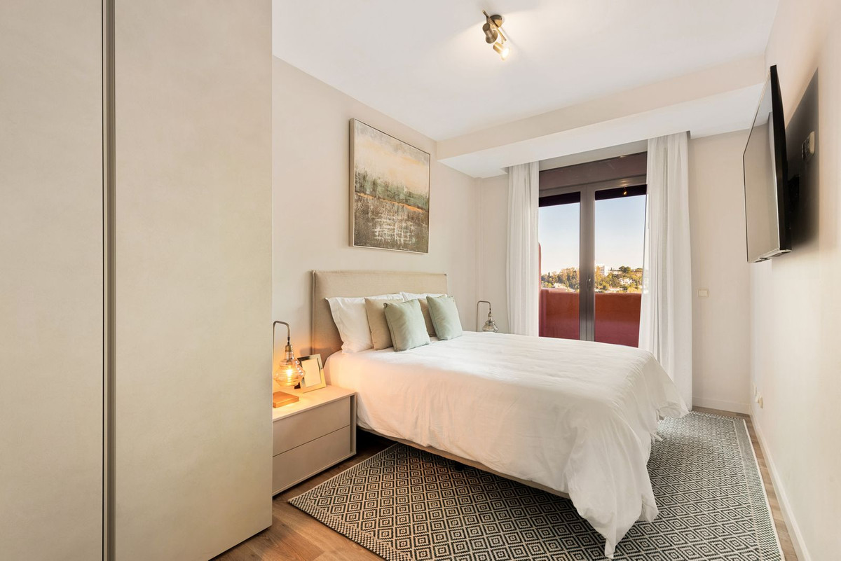 2 Bed Apartment for sale in Benahavís Costa Del Sol, Málaga, Spain