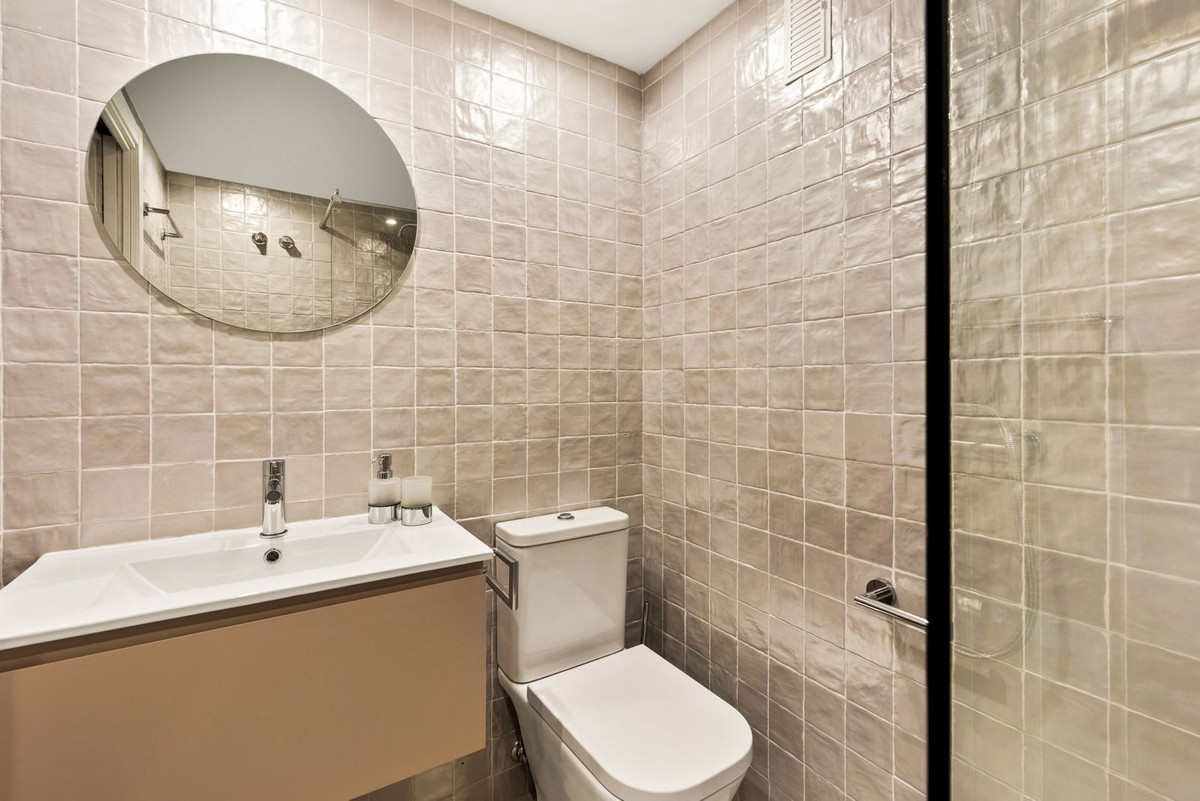2 Bed Apartment for sale in Benahavís Costa Del Sol, Málaga, Spain